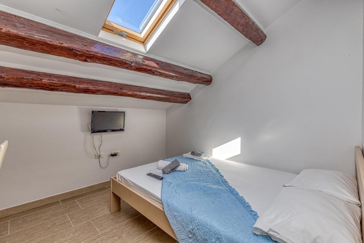 Rooms Vitoria On Joakim Square Poreč Eksteriør bilde